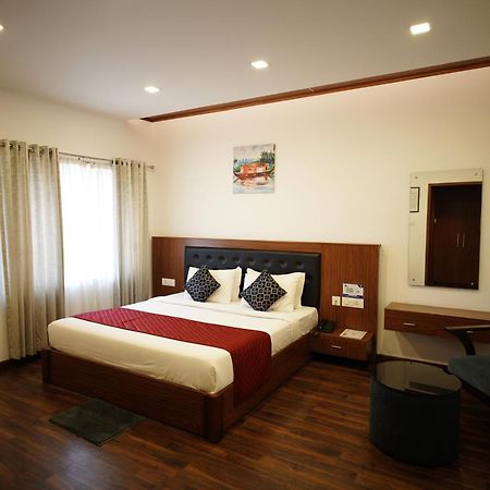 Four N Square Residency Hotell Palakkad Exteriör bild