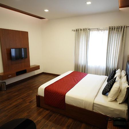 Four N Square Residency Hotell Palakkad Exteriör bild